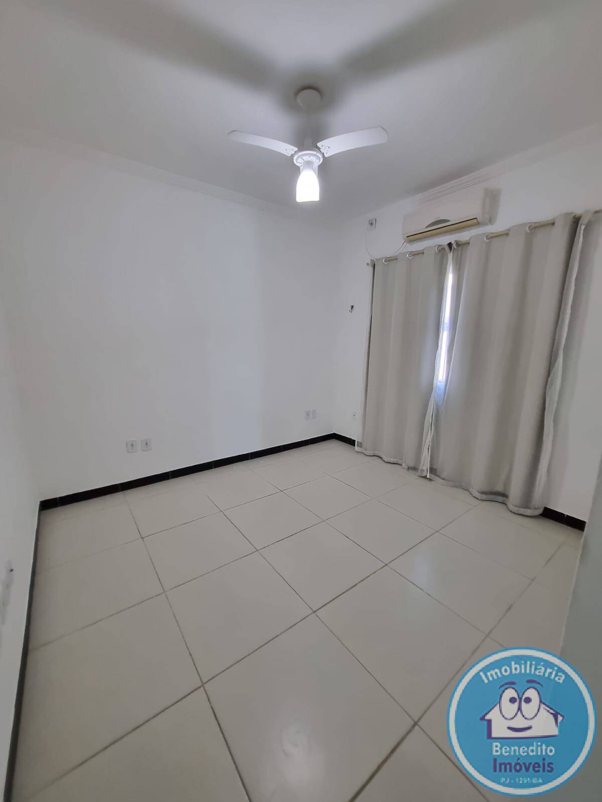 Apartamento à venda com 4 quartos, 150m² - Foto 2