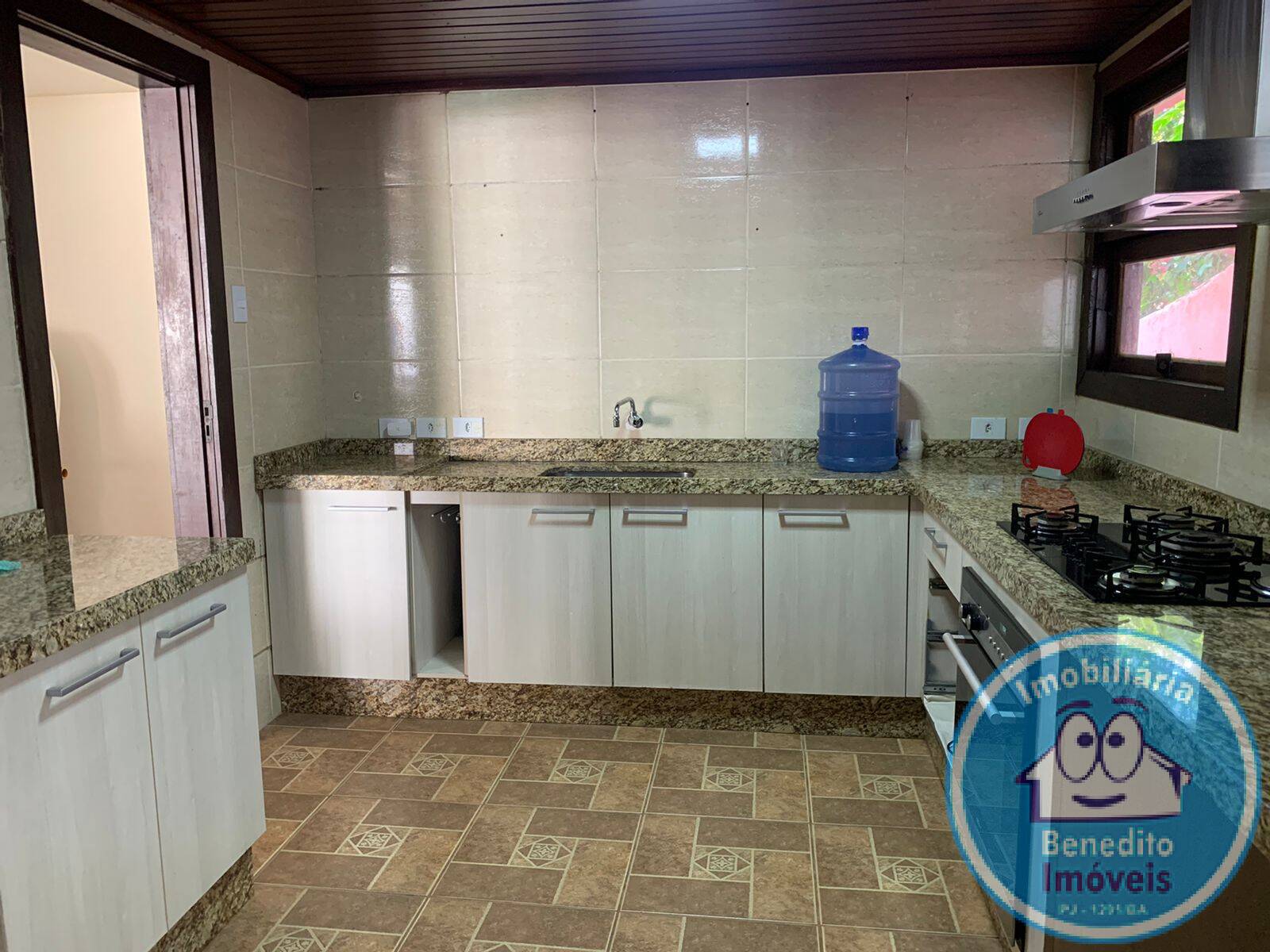 Casa à venda com 4 quartos, 250m² - Foto 5